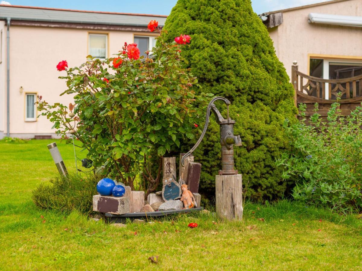 Idyllic Bungalow In Pepelow With Garden Exteriér fotografie